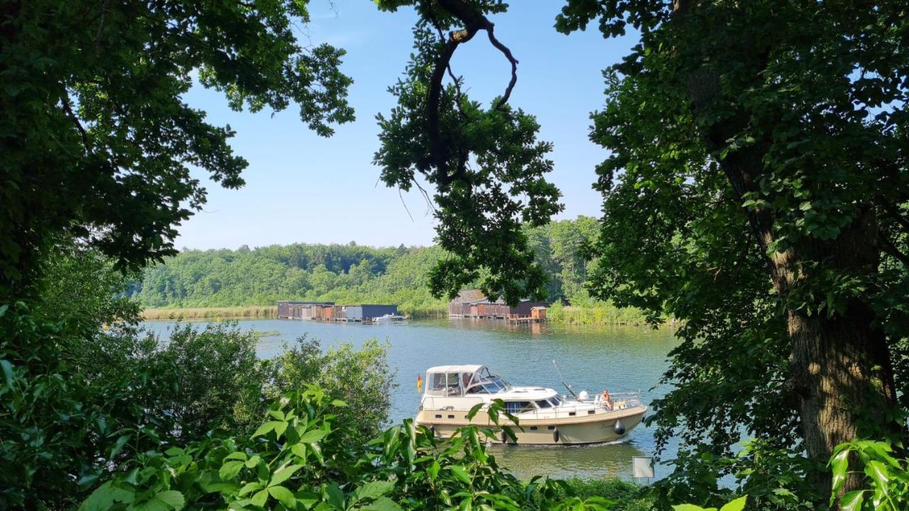 4 Sterne-Haus Am See Waren  Buitenkant foto