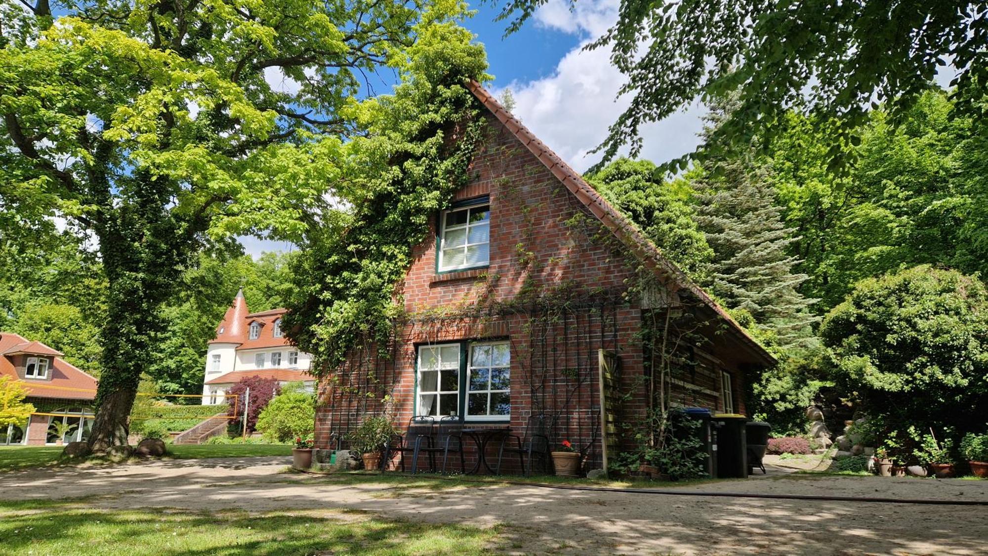 4 Sterne-Haus Am See Waren  Buitenkant foto